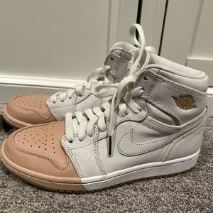 Air Jordan 1 Mid SE – Cream/Peach LIKE NEW